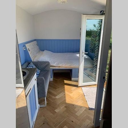 Apple Tree Hut Apartment Tenby Bagian luar foto